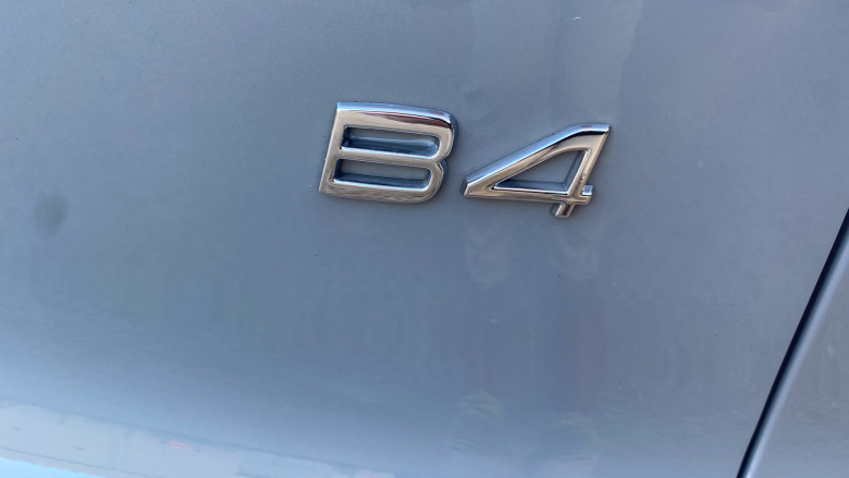 Volvo XC40 2.0 B4P Ultra Dark 5dr Auto Petrol Estate